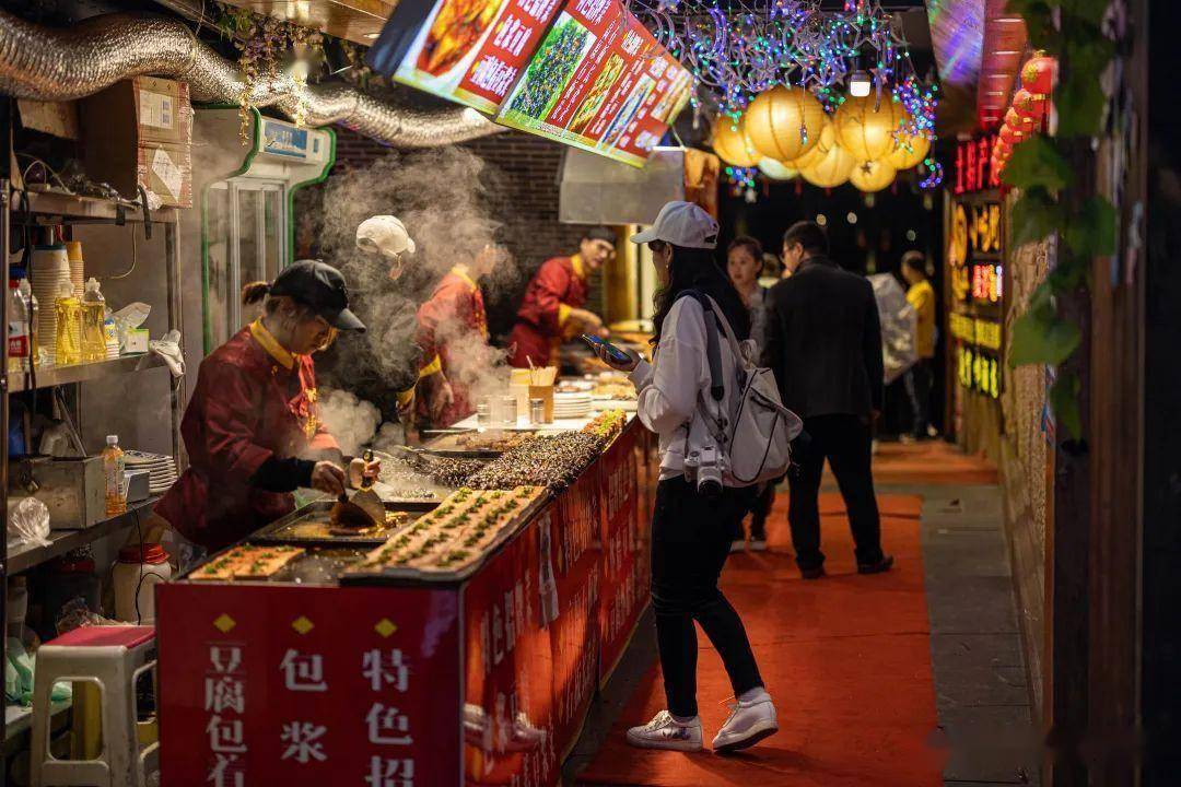 餐饮行业热点聚焦：节日营销、新兴业态与发展趋势全解析
